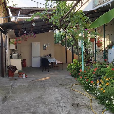 Na Shapsug Guest House Gagra Exterior photo